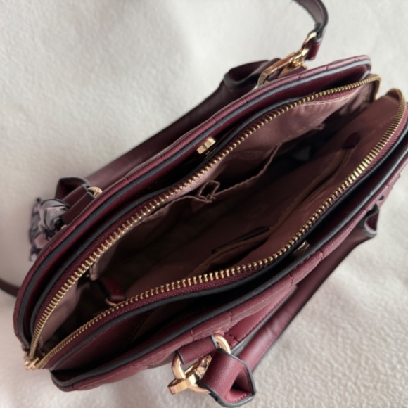 Anne Klein Convertible Handbag NWOT BURGUNDY COLOR! - Picture 4 of 5